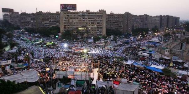 Qui aide financièrement l'Egypte après la chute de Morsi ?