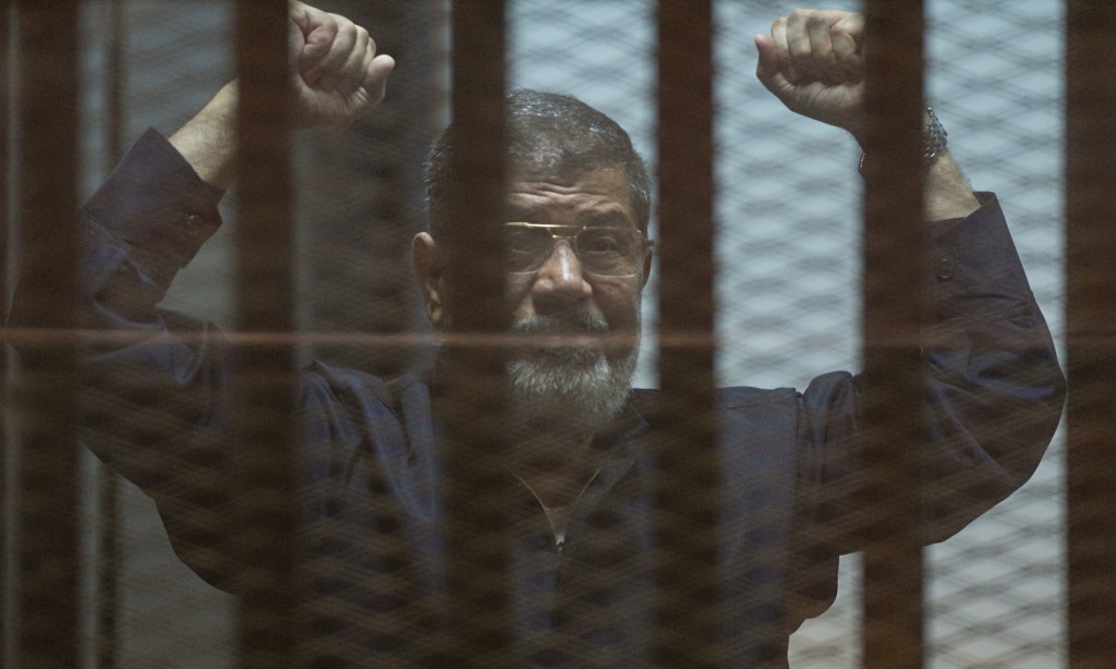 Morsi refuse la nourriture de la prison par crainte d'empoisonnement